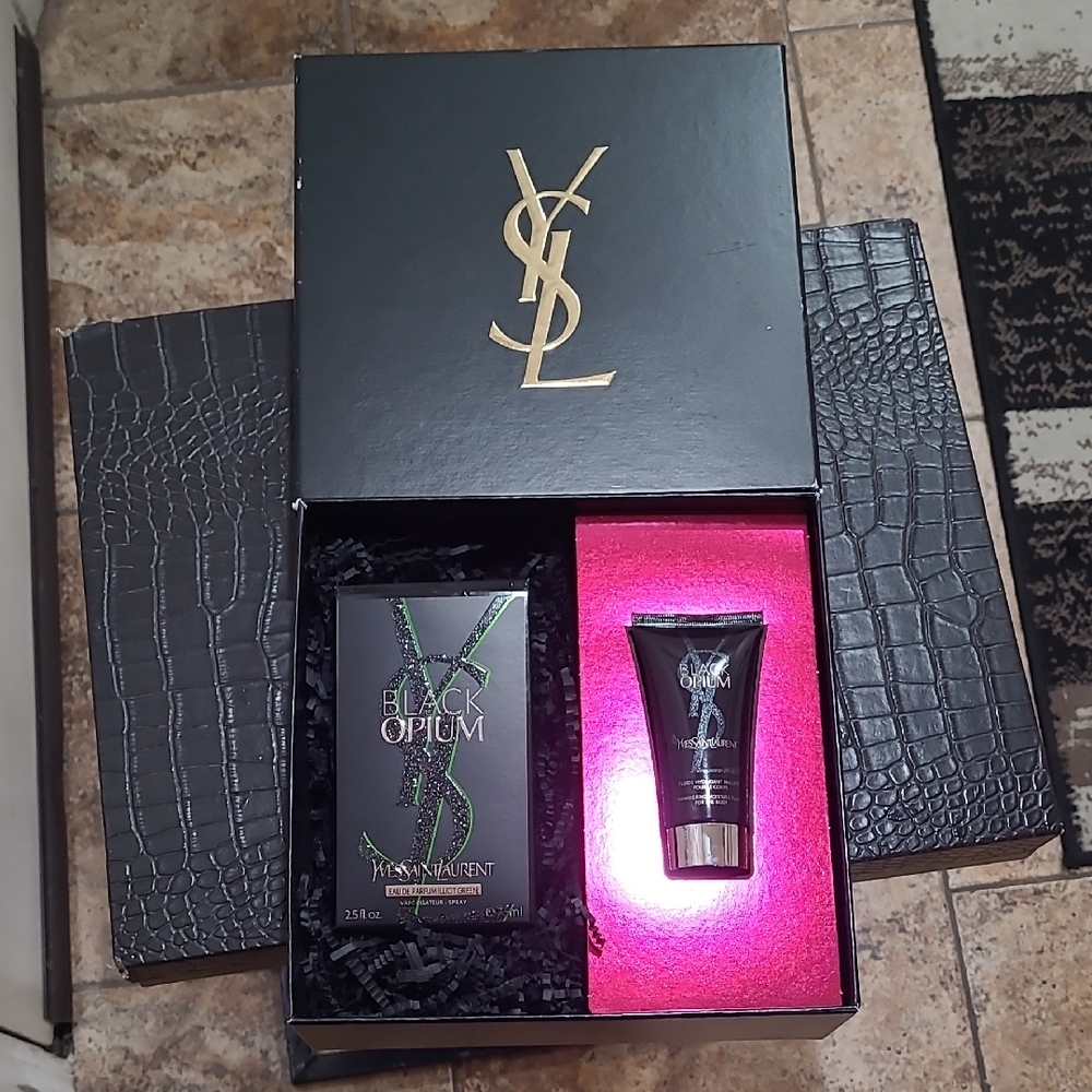 Yves Saint Laurent Black Opium Gift Set - Black